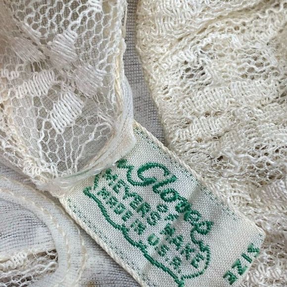 SOLD Vintage Lace Gloves of Meyers Make USA Size 7 Bundle of 2 Sheer - Picture 7 of 8